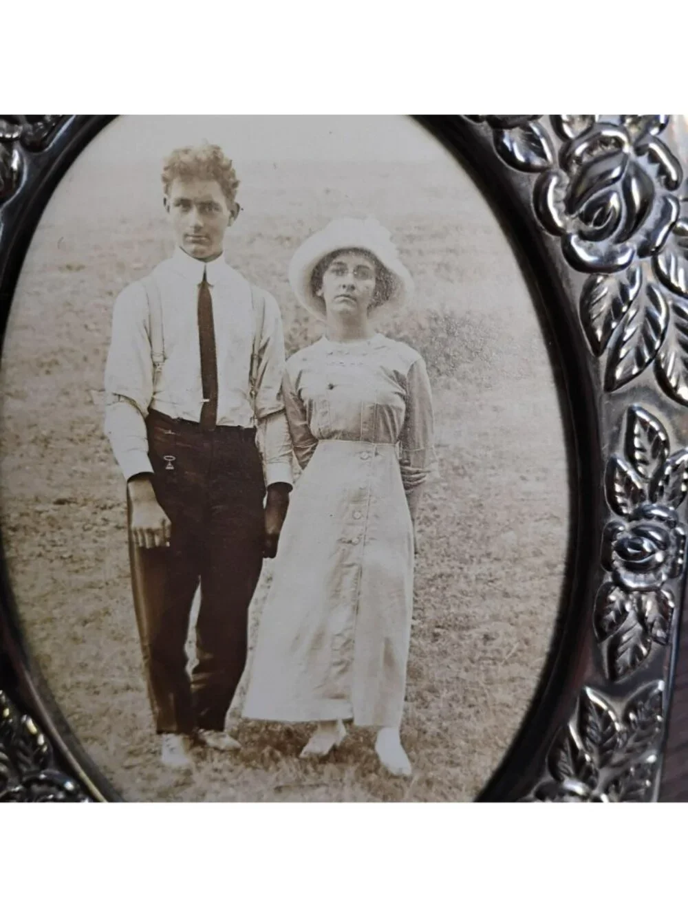 Antique Silver Floral Photo Frame With Vintage Portrait Of Couple 6